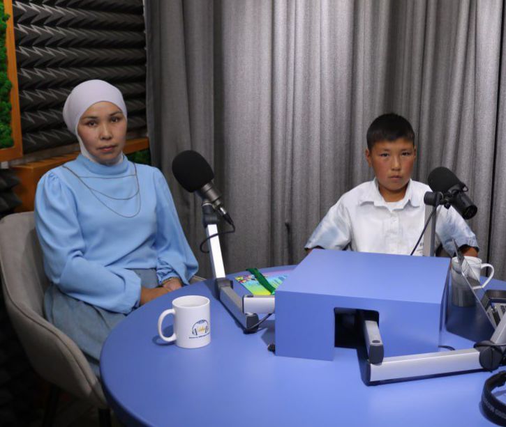 «Билимдүүгө дүйнө жарык»