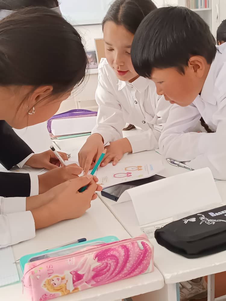 Мырзабек кызы Айзат — математика, информатика мугалими.