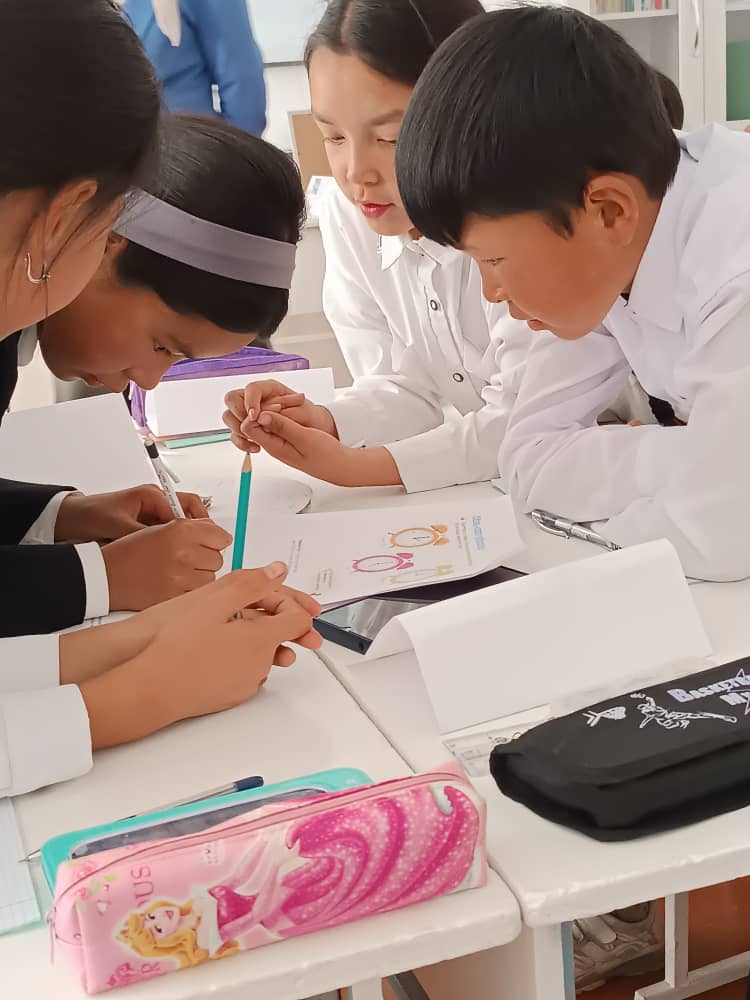 Мырзабек кызы Айзат — математика, информатика мугалими.