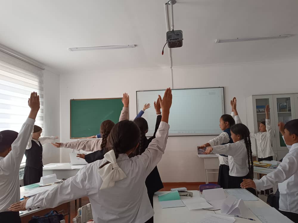 Мырзабек кызы Айзат — математика, информатика мугалими.